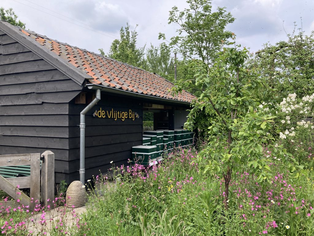 bijenhal bij het boerenbondsmuseum in gemert