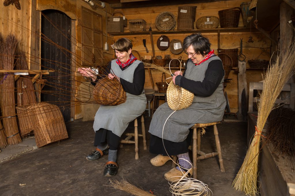 demonstraties vlechten in het boerenbondsmuseum