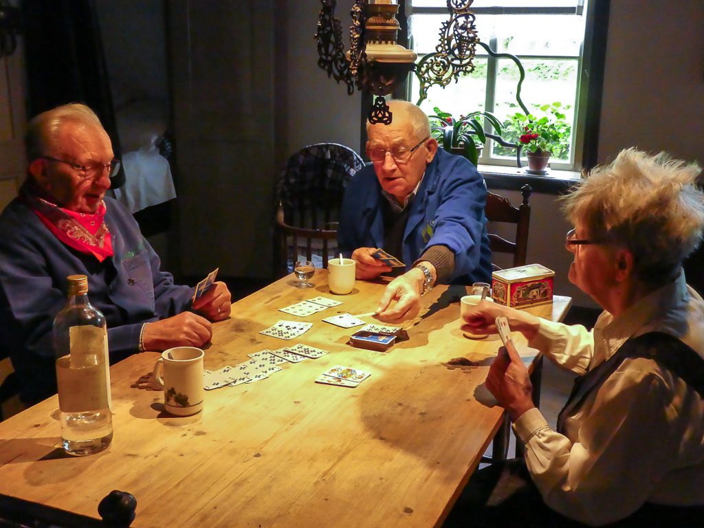 kaartje leggen in het boerenbondsmuseum