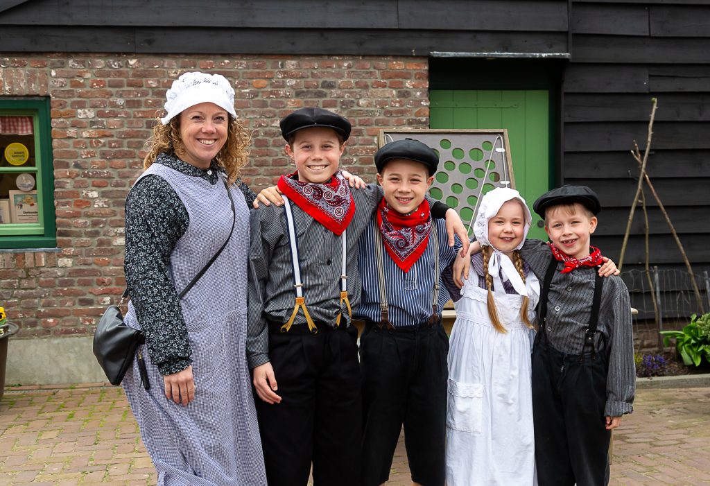 Brabantse kinderkleding in periode van 1850-1940 bij het boerenbondsmuseum