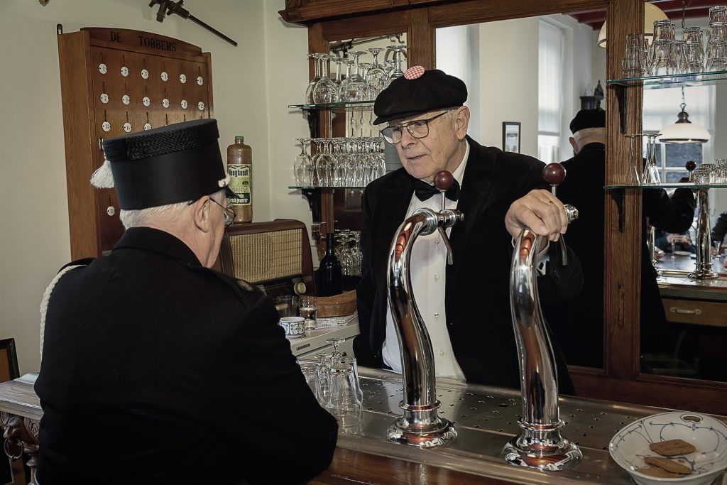 Tijd voor een borrel in het caféetje bij het Boerenbondsmuseum